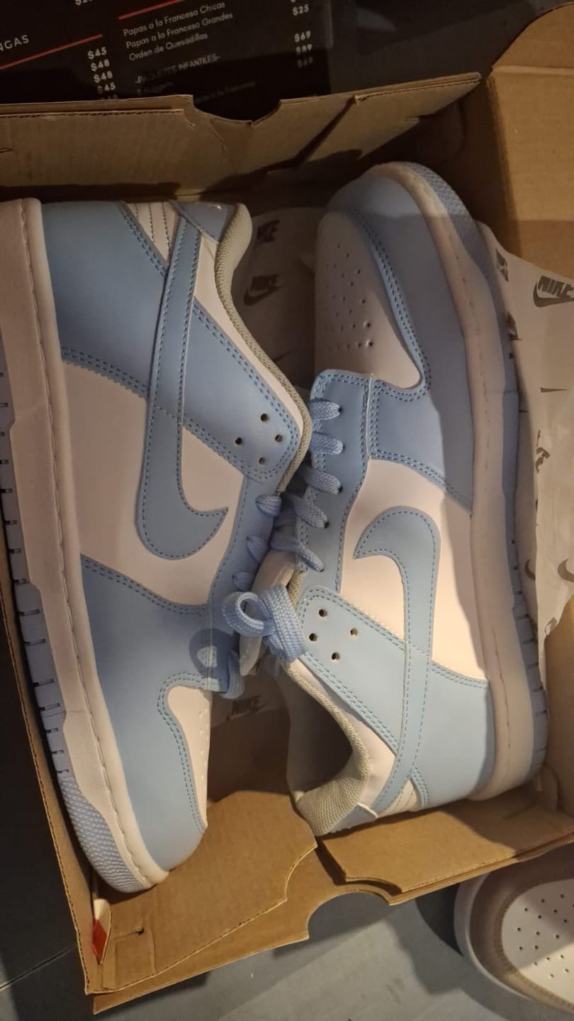 Customer photo review of Tenis Dunk Low Blanco Cielo