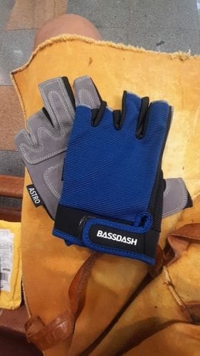 Customer photo review of Men's Astro Fingerless Fishing Gloves