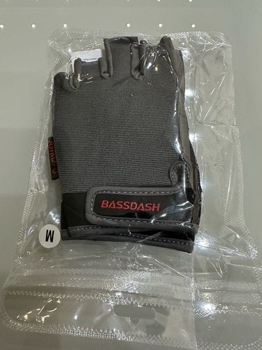 Customer photo review of Men's Astro Fingerless Fishing Gloves