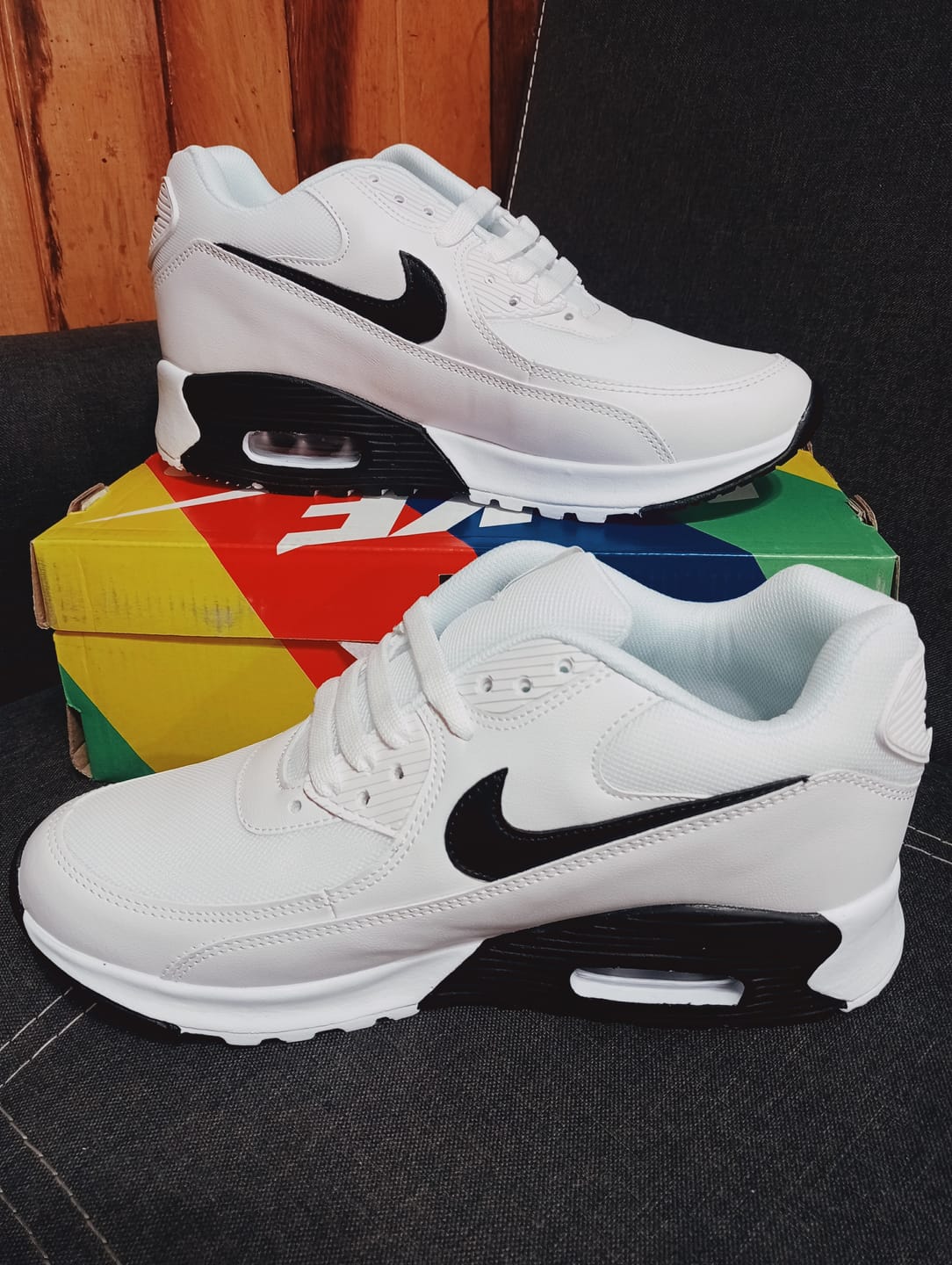 Customer photo review of Tenis Max 90 Blanco Negro