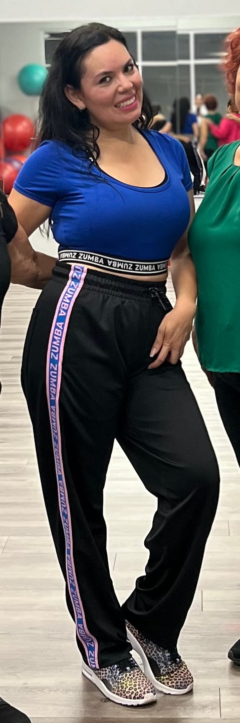 Customer photo review of Victory Scoop Neck Crop Top