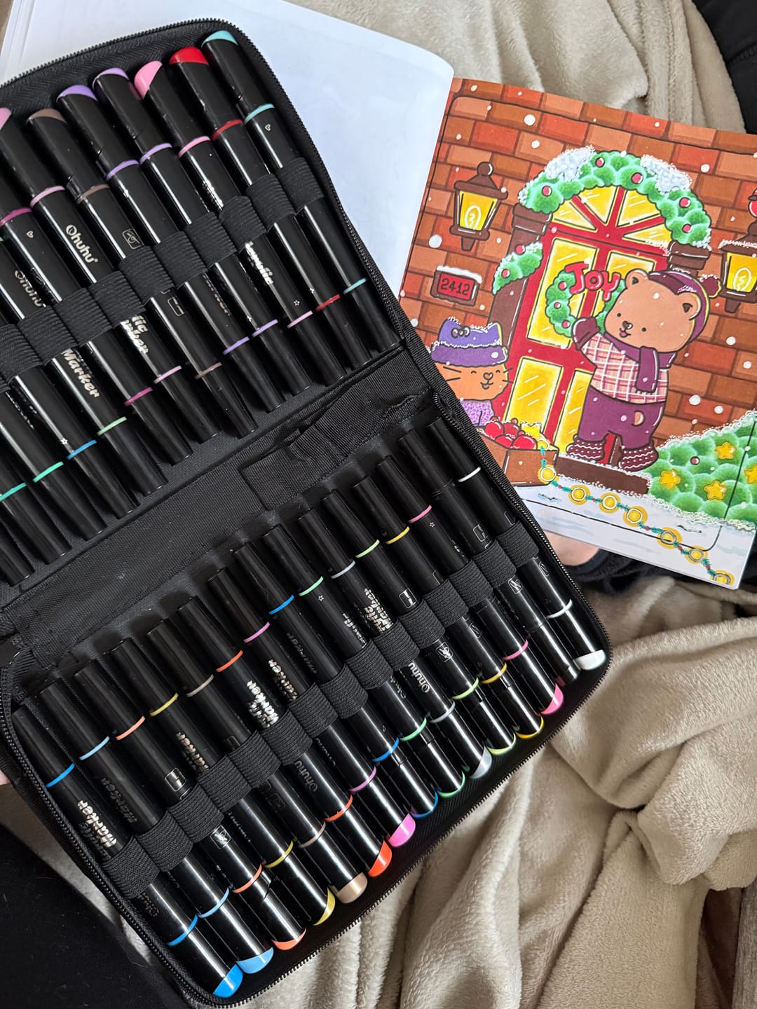 Customer photo review of Ohuhu Dual Nib Waterproof Acrylic Pen 30 / 60 / 90 Colors - Kakaako