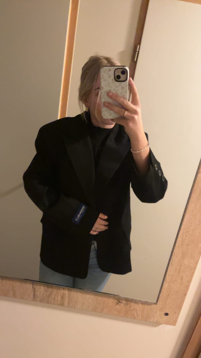 Customer photo review of LABEL LONGSLEEVE TOP BLACK