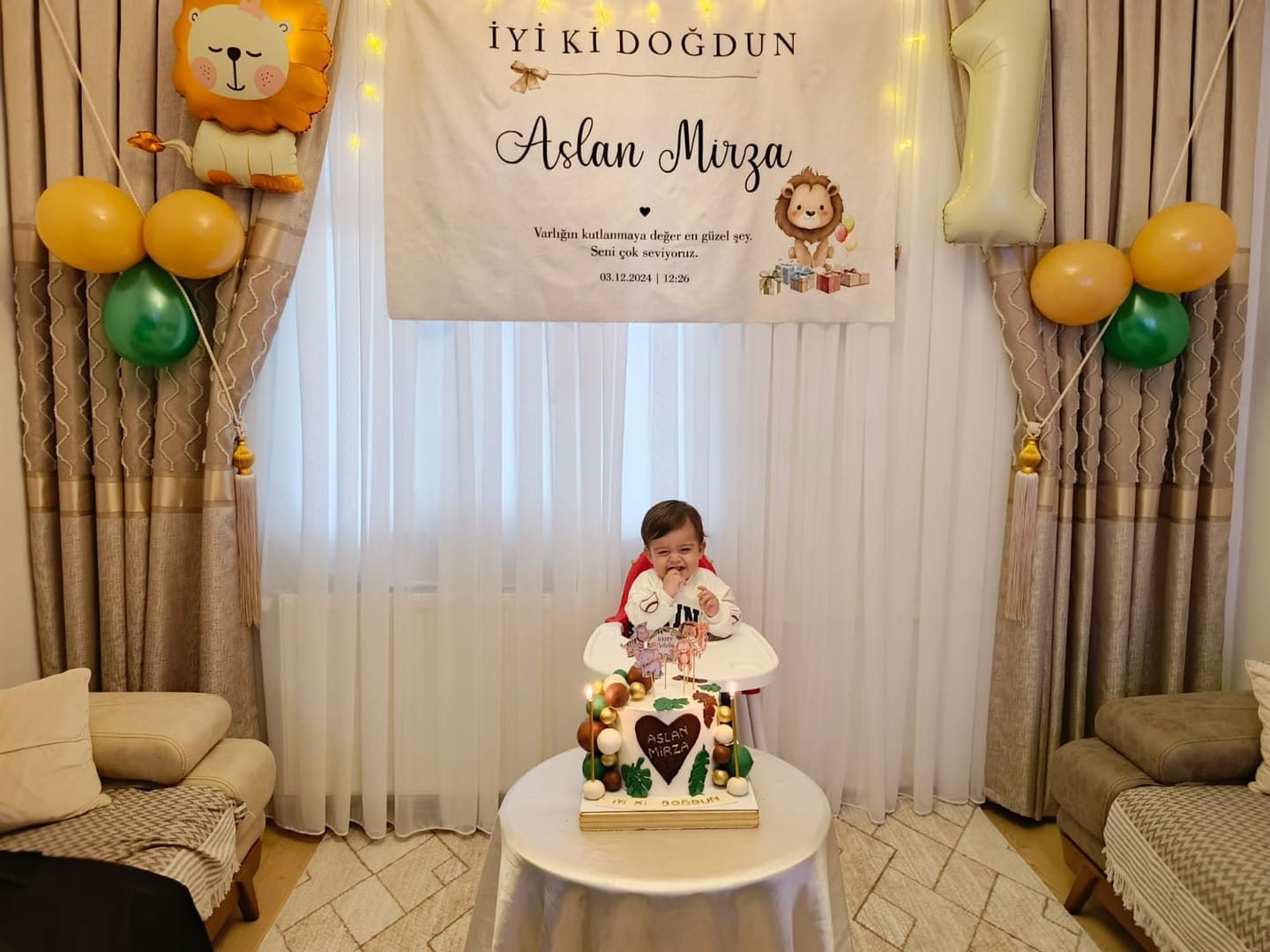 Customer photo review of Kişiselleştirilebilir Aslan Figürlü Doğum Günü Örtüsü (#108)