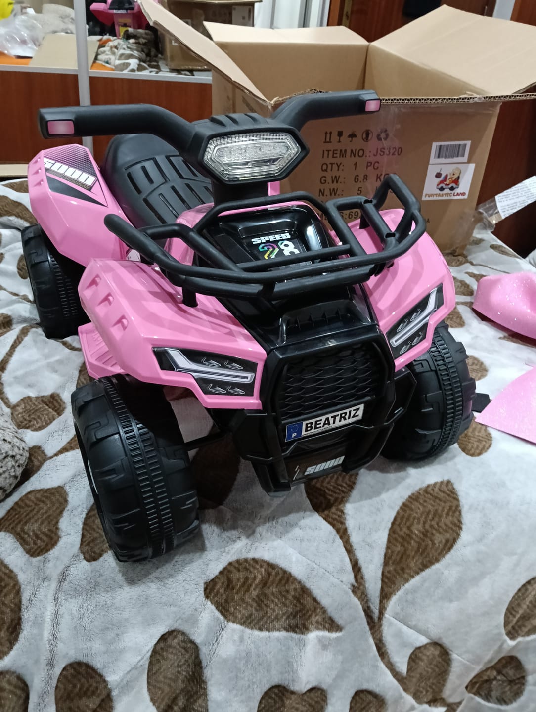 Customer photo review of Mini Moto 4 Elétrica para Crianças 6v Rosa c/ rodas de plástico