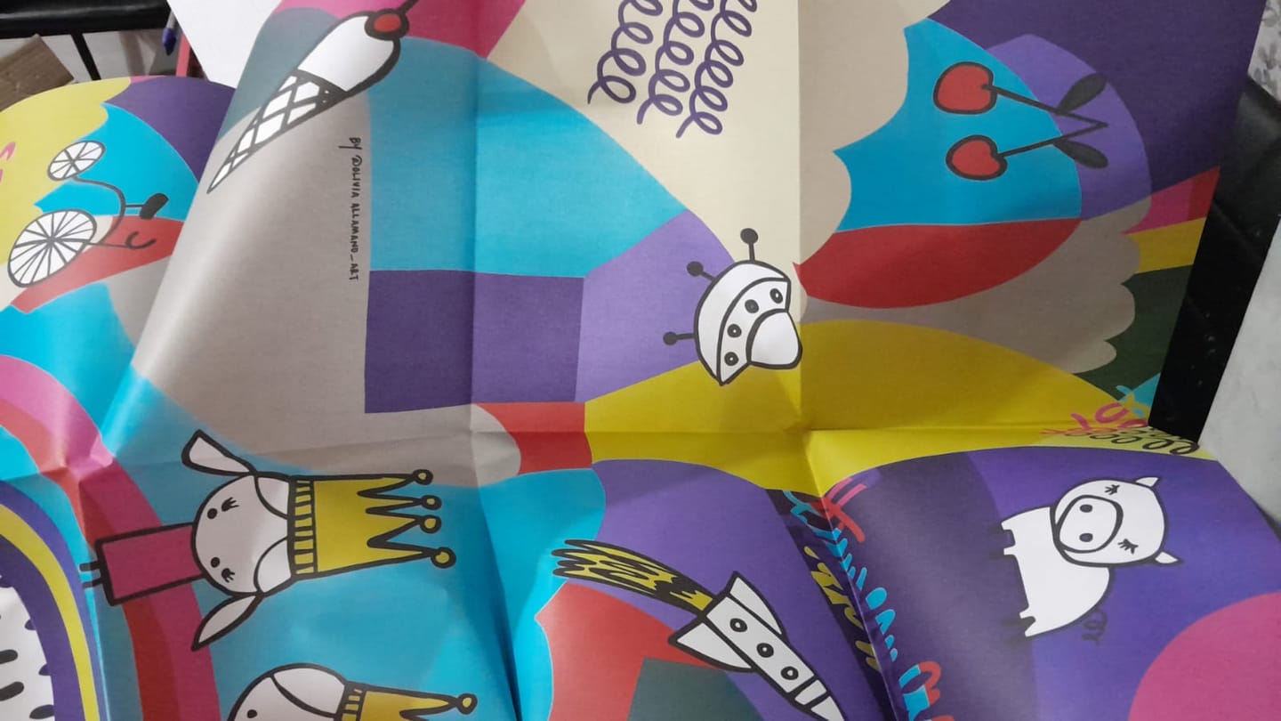 Customer photo review of Pliego de papel de regalo 100 x 70 + tarjeta (debes poner la cantidad de pliegos que necesitas) el valor es por pliego