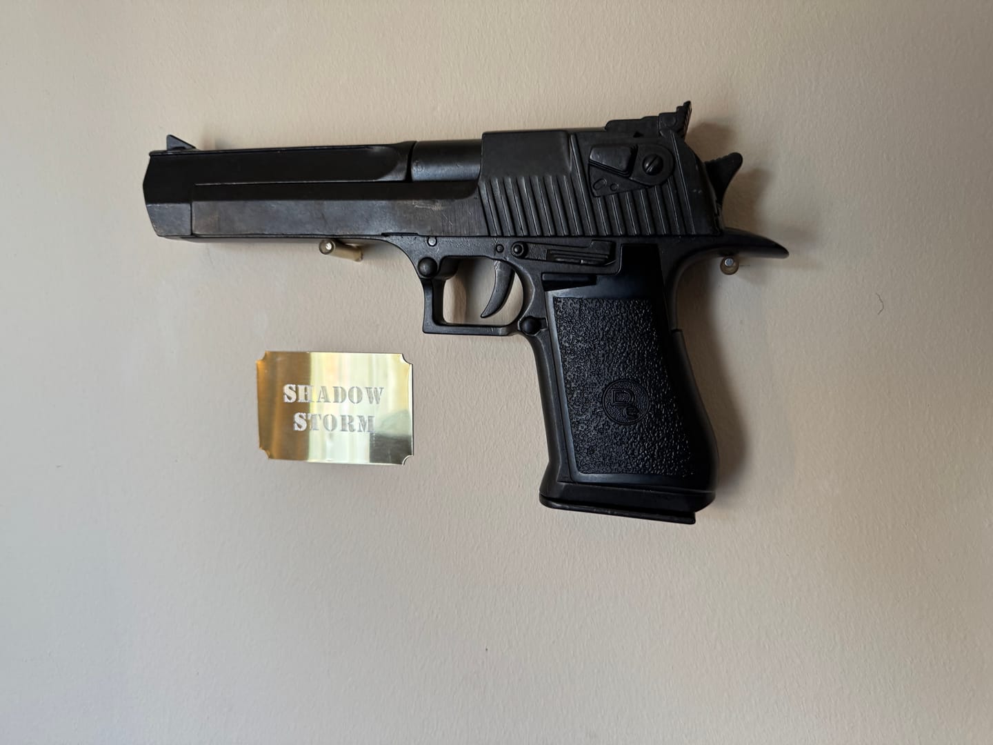 Customer photo review of Call Of Duty - Desert Eagle (Black) - Deadpool, Tomb Raider, Supernatural
