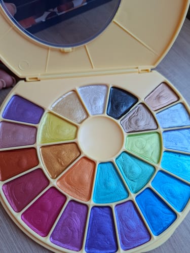 Customer photo review of HIMI SET DE PINTURA SEMI HUMEDAD 24 COLORES METALIZADOS (ESTUCHE AMARILLO)