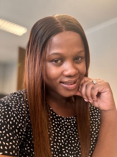 Thobile M. review of Vietnamese SDD Bone Straight Ombre Choc Brown image 1 out of 1