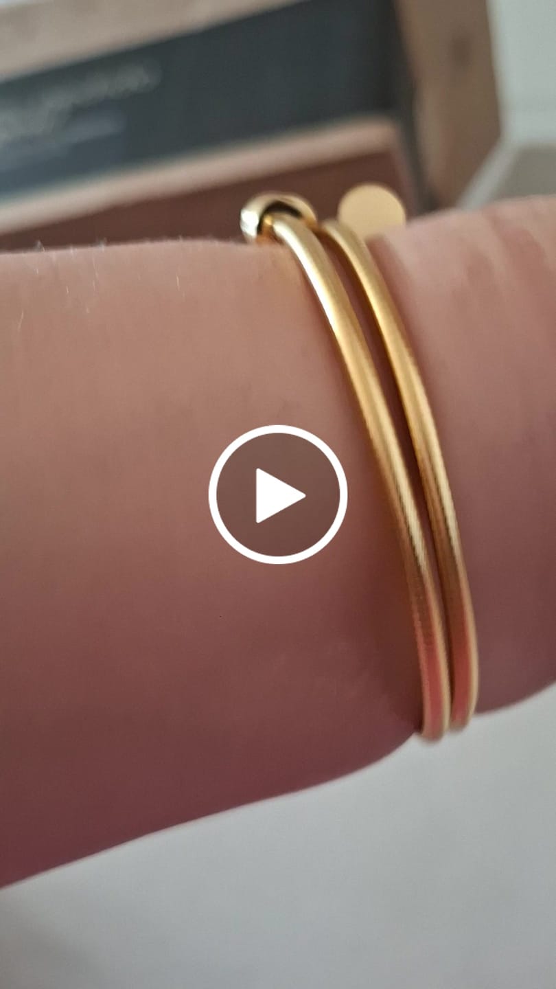 Customer video review of Bracelete Espiral Tríplice Banhada em Ouro 18K