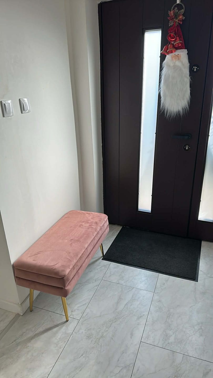Customer photo review of Bancheta VELVA, stofa catifelata roz, 78x35x40 cm