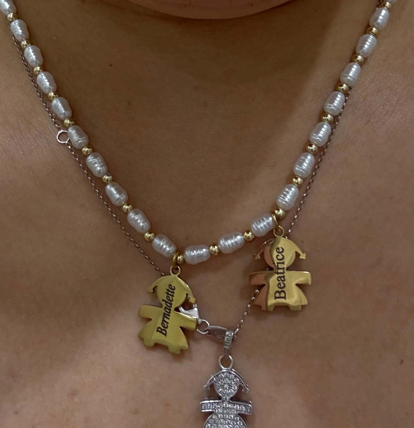 Customer photo review of Girocollo perline con bambini e incisione