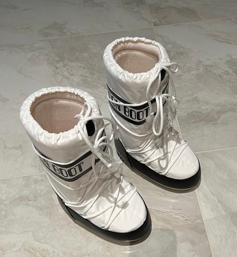 Christie Y. review of Moon Boot image 1 out of 1