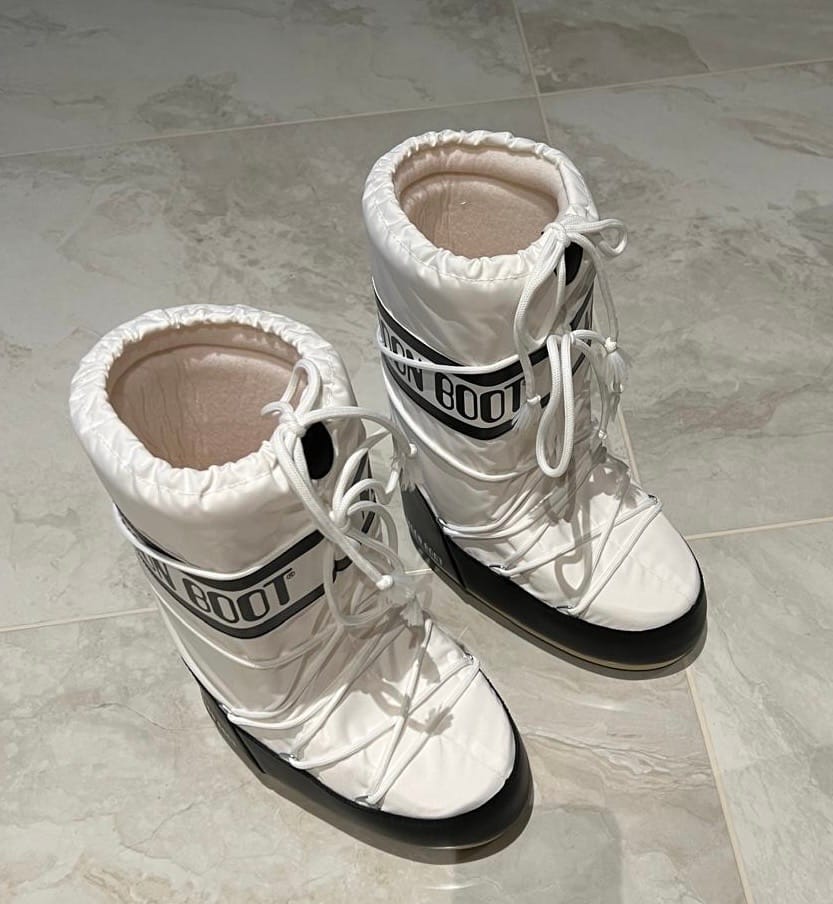 Customer photo review of Moon Boot