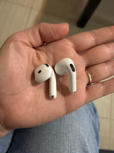 Customer photo review of AirPods 4ta G