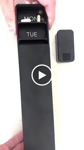 Customer video review of Weekly Case