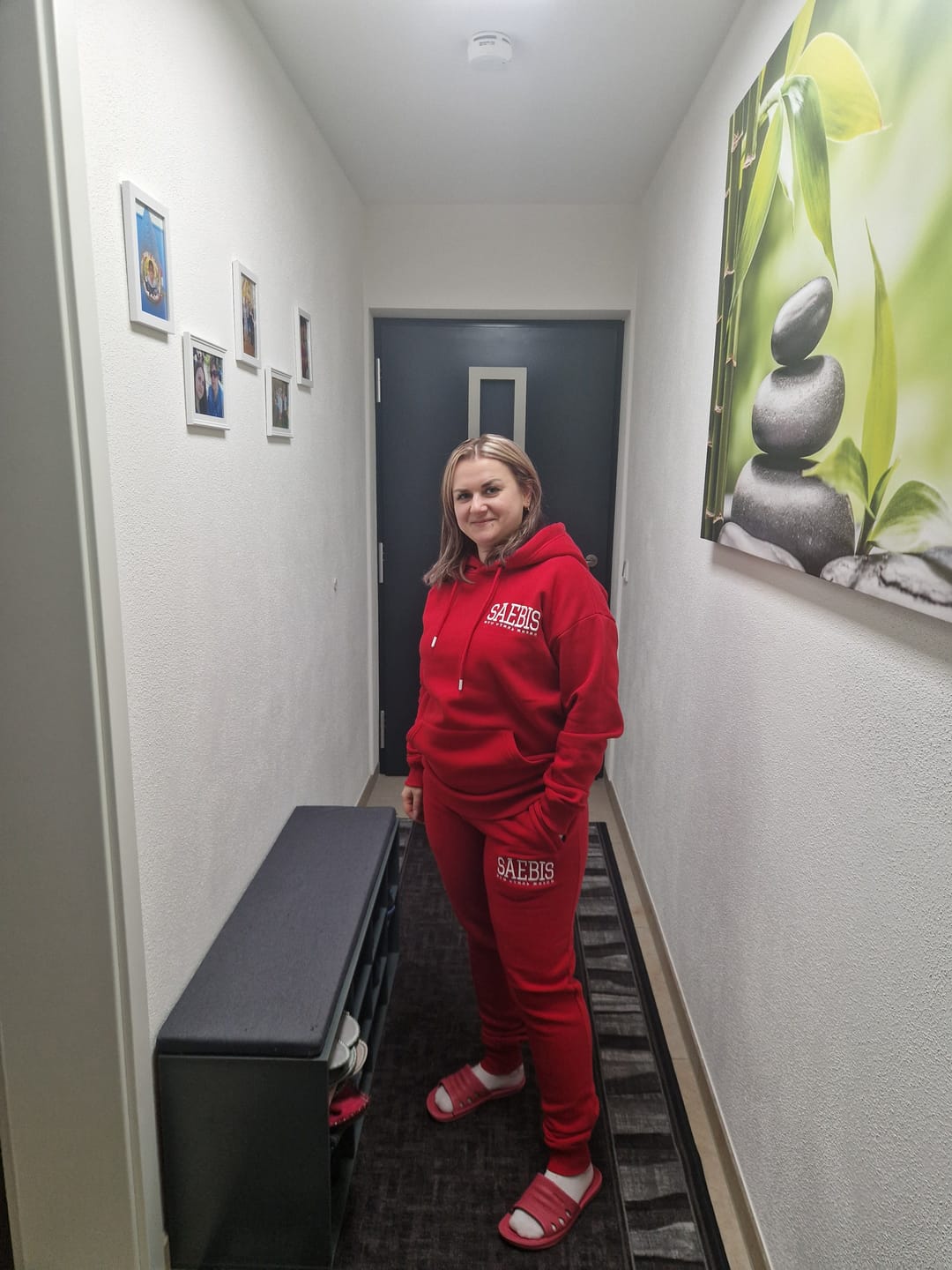 Customer photo review of Lifestyle Damen Jogginghose rot mit Stickerei by SAEBIS®
