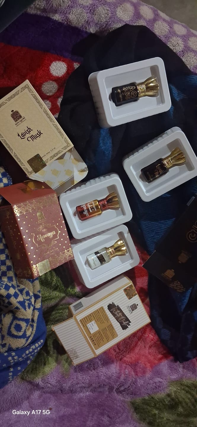 Customer photo review of White Oudh Luxury Attar Perfume