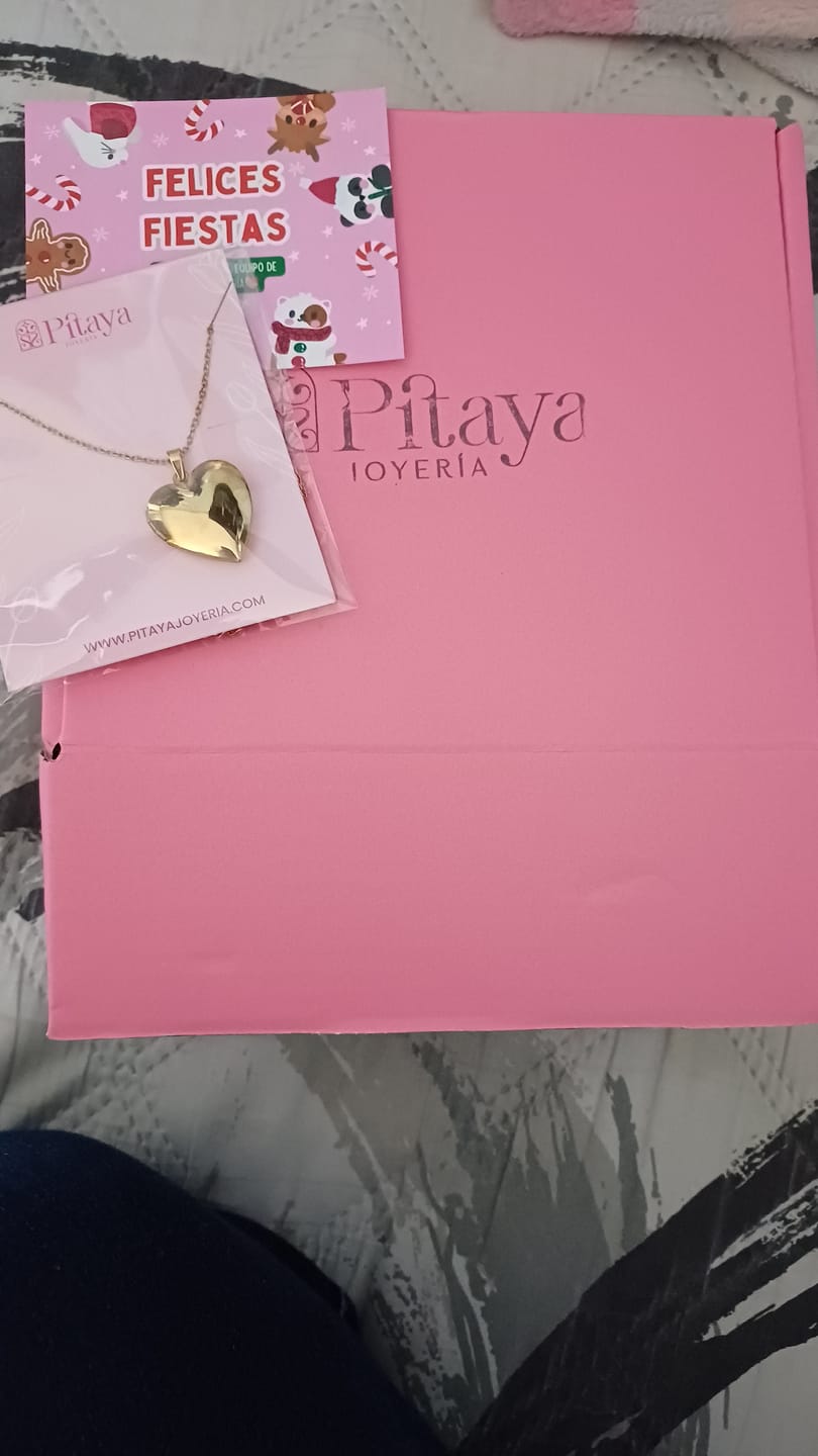 Customer photo review of Relicario Love Personalizado