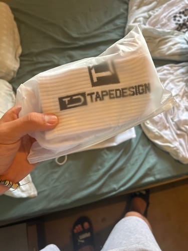 Clement review of Chaussette anti-dérapantes image 1 out of 1