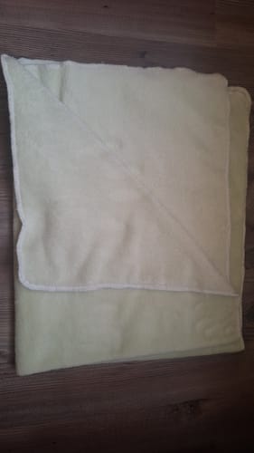 Edit T. review of Babóca Téli Babatakaró image 1 out of 1