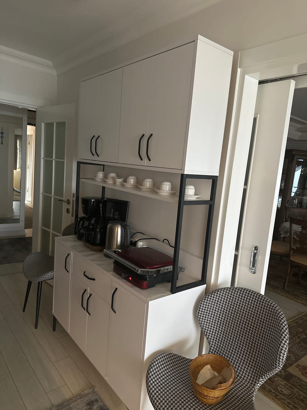 Customer photo review of Rani JE127 Çok Amaçlı Dolap 8 Kapaklı 1 Çekmeceli Kiler Mutfak Dolabı Beyaz