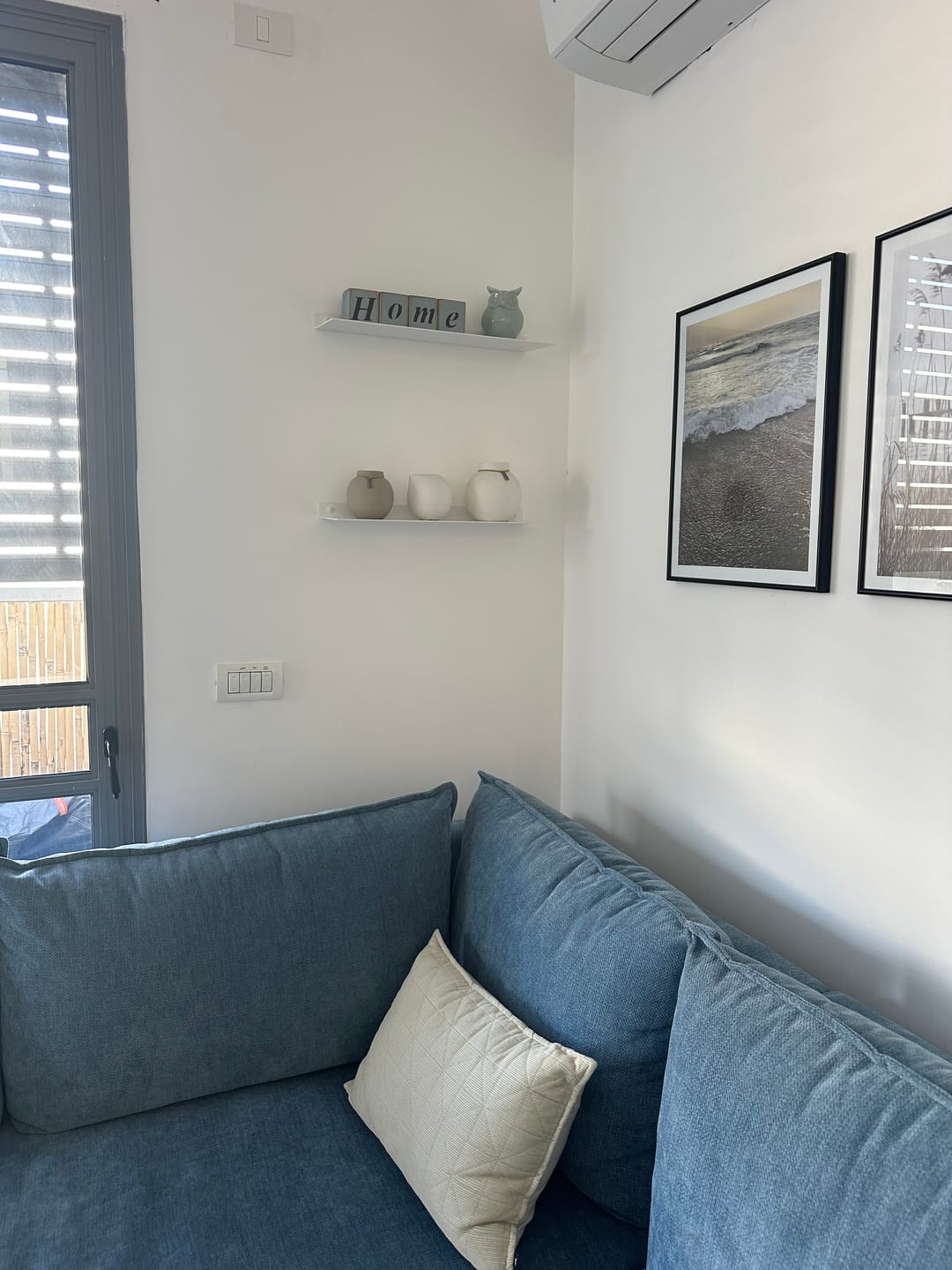 Customer photo review of מדף צף KAV – מדף אלומיניום בעיצוב סקנדינבי נקי