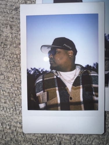 Customer photo review of LOUISIANA SNAPBACK - BLACK GOLD EDITION