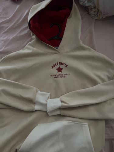 Jennifer L. review of Special Gift $35 Mystery Box【1 Piece Mystery Hoodie】 image 1 out of 1