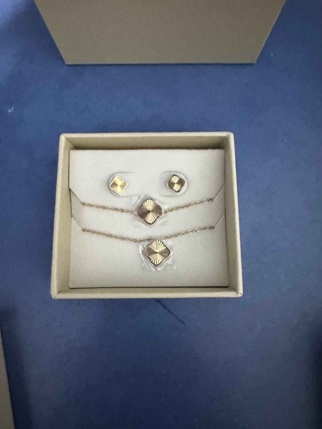 Customer photo review of Flora Gold White Set
