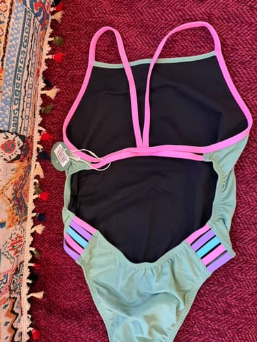 Rong review of LENNOX ONE PIECE || Matcha|Fairy Floss image 1 out of 1