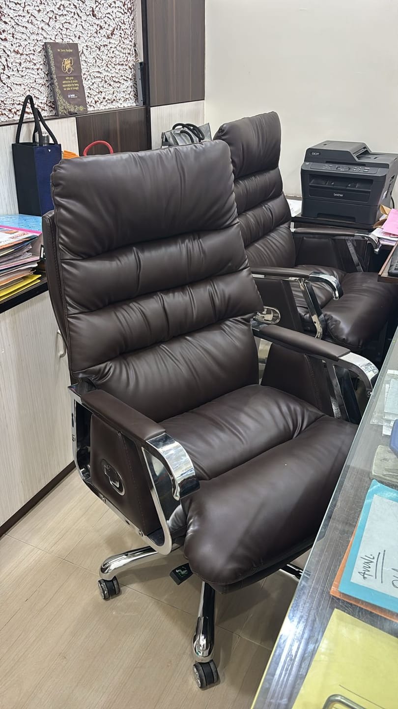Customer photo review of Ettorez FORTUNA Premium Leatherette Chair