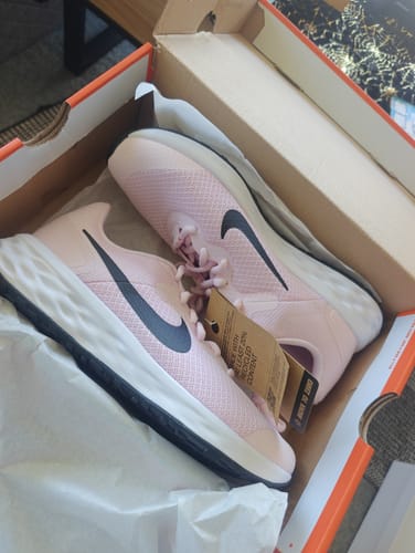 Customer photo review of Nike Revolution 6 GS NN 'Pink Foam'