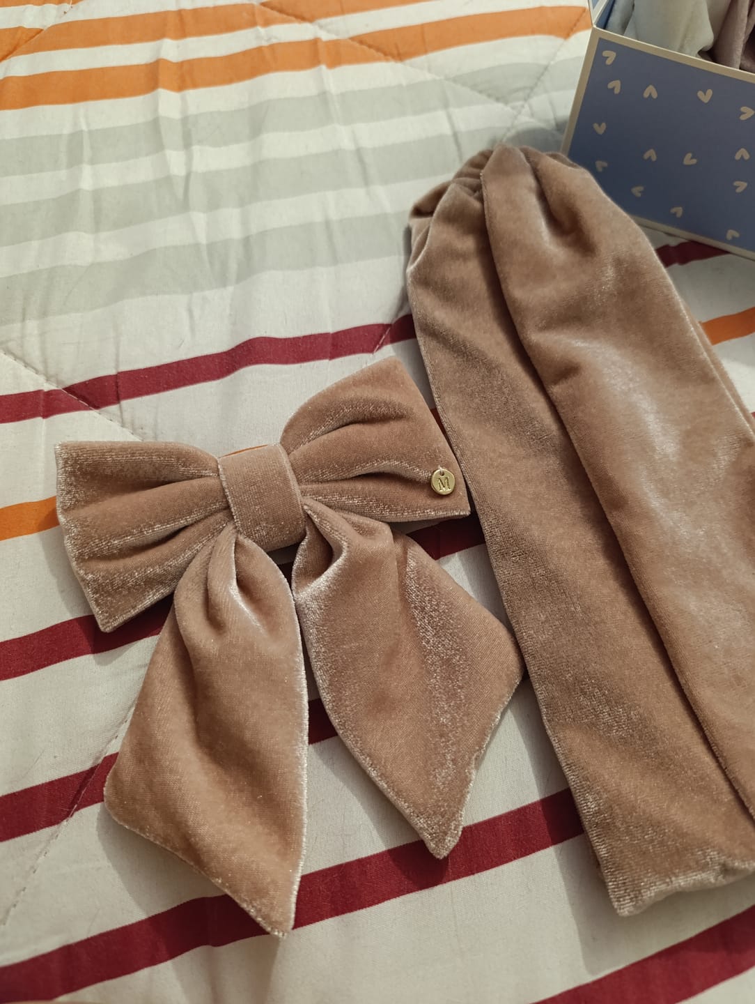Customer photo review of MOÑO - MINI LARGE VELVET BOWS