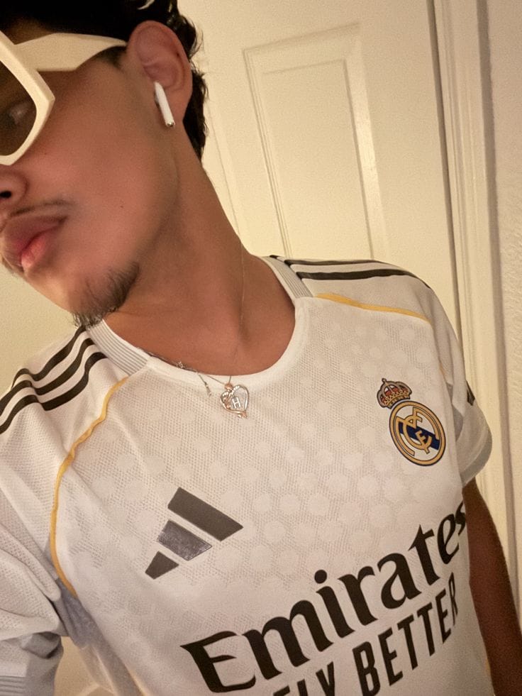 Customer photo review of Real Madrid 25/26 Home Jersey