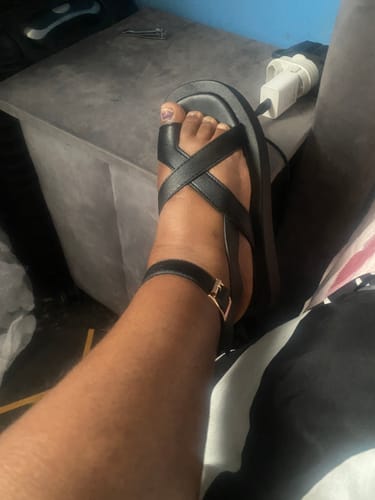 Pezisa Q. review of Viabeach Coconut 7 Flat Sandal - Black image 1 out of 2
