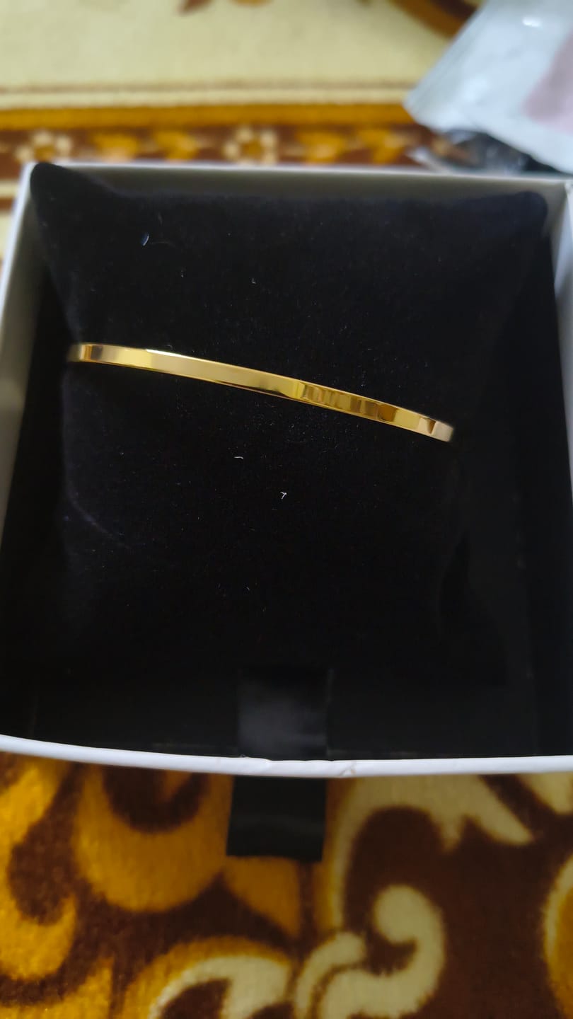 Customer photo review of Flat Wire Bangle Bracelet