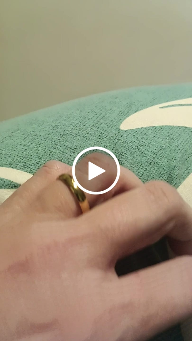 Customer video review of Anel Duplo Camada Banhado em Ouro 18k