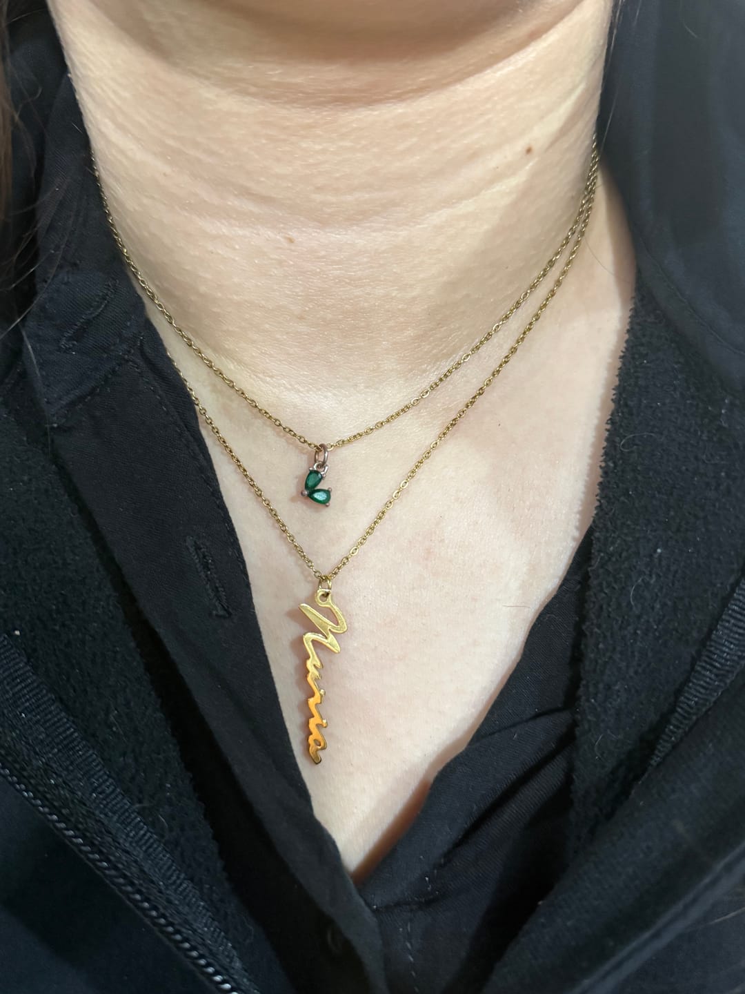 Customer photo review of Collar personalizado de nombre vertical en chapa de oro cadena de acero inoxidable