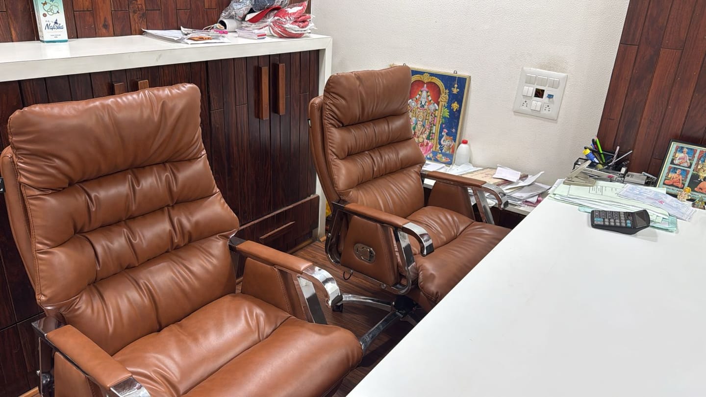 Customer photo review of Ettorez FORTUNA Premium Leatherette Chair