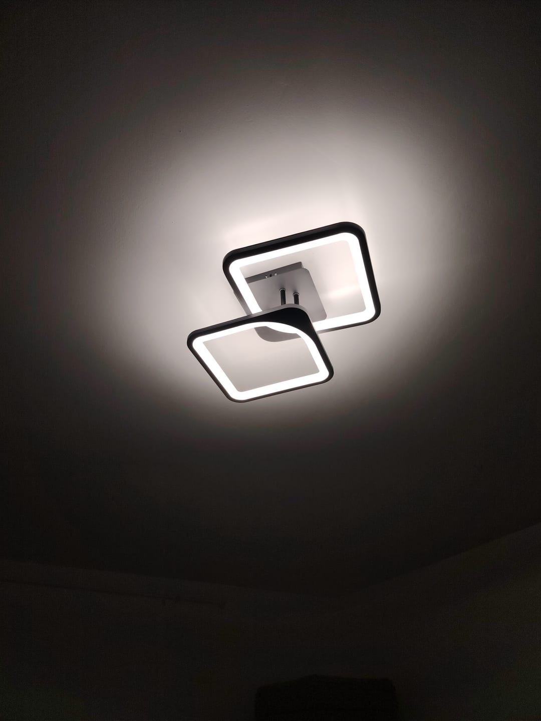 Customer photo review of Lustra LED 1+1 Square Design Black Echivalent 300W Telecomanda