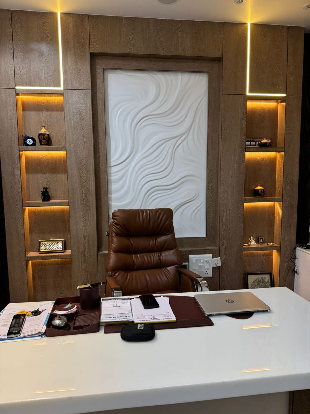 Customer photo review of Ettorez FORTUNA Premium Leatherette Chair