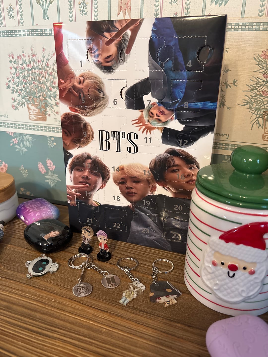 Customer photo review of Elyova™ BTS Advent Calendar