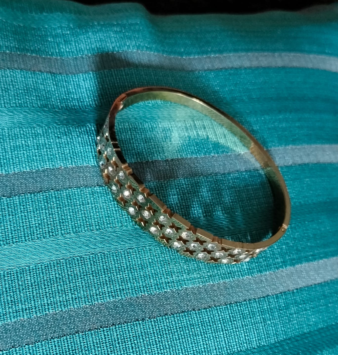 Customer photo review of Shimmering Star Gold Bangle Bracelet
