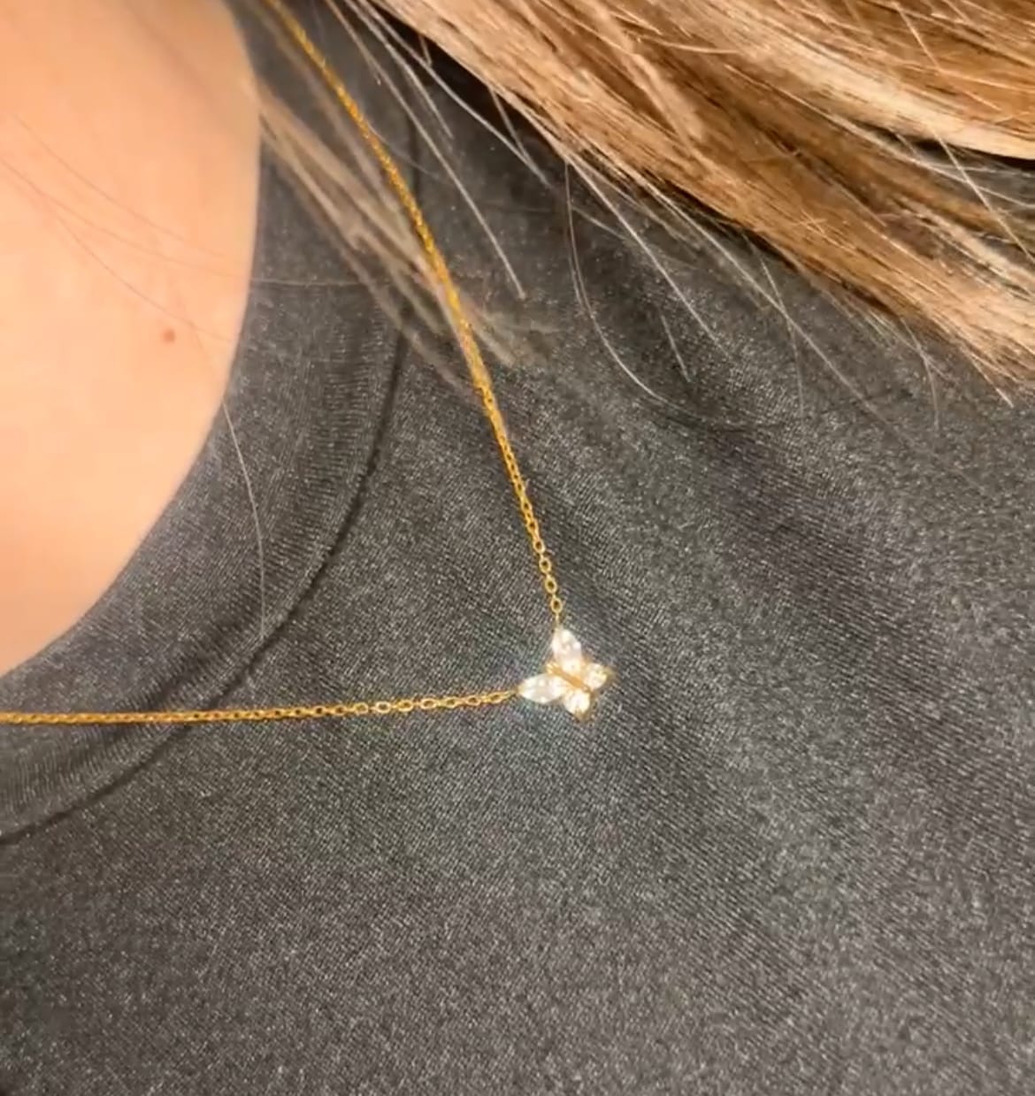 Customer photo review of Shine Butterfly Halskette | 18K vergoldet