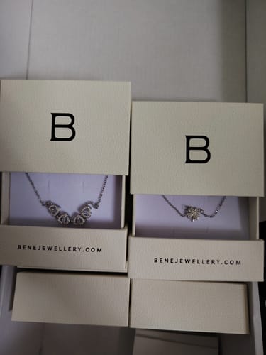 Customer photo review of Lila Clover Necklace