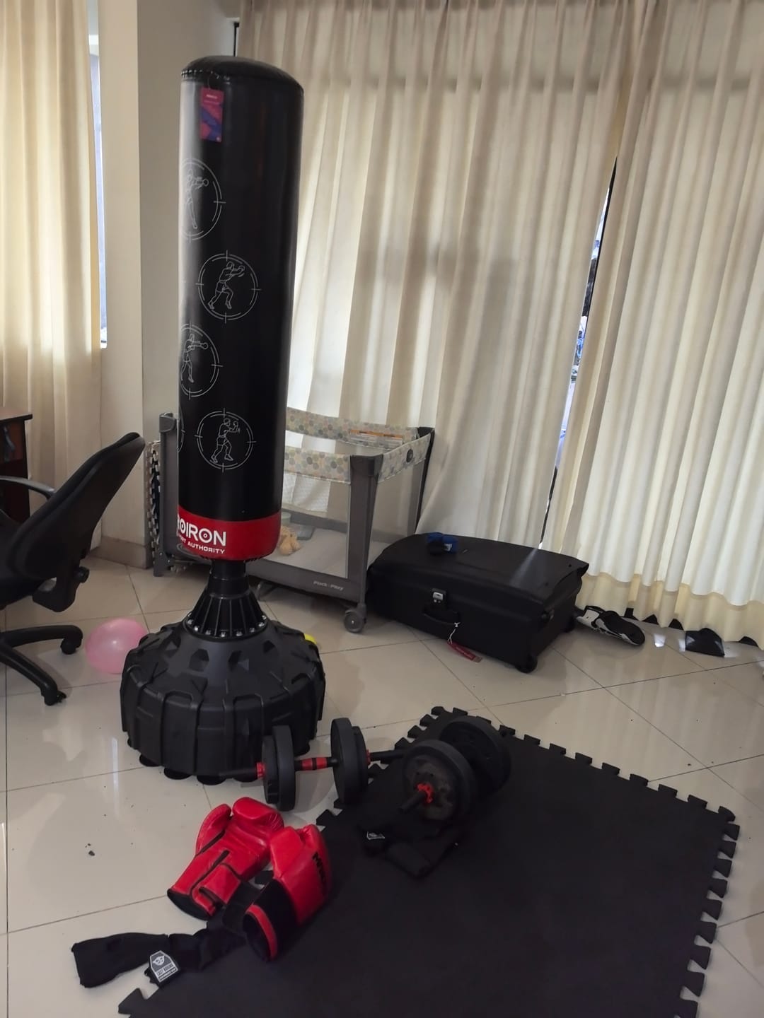 Customer photo review of Saco de Boxeo Instructivo con Base de Pedestal