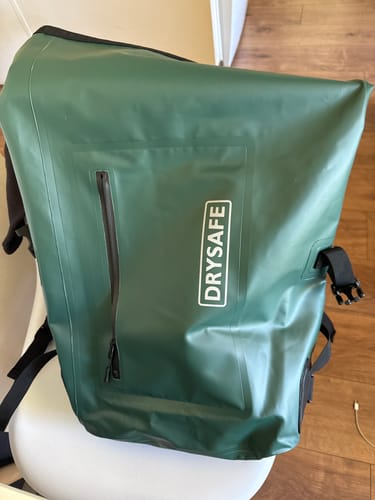 Customer photo review of Mochila Outdoor PUELO 25 Lts 100% Impermeable DRYSAFE Verde Petroleo
