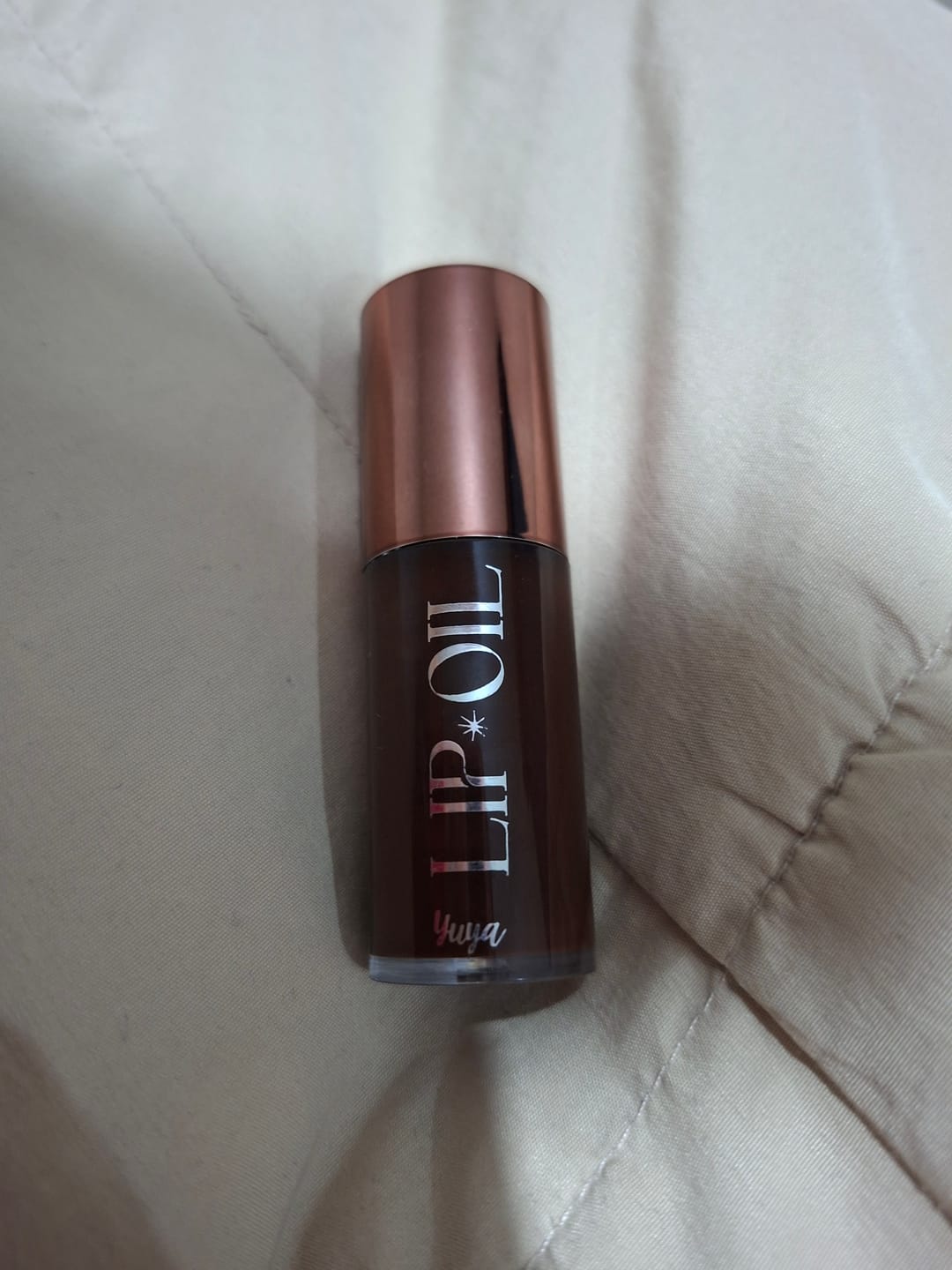 Customer photo review of Lip oil Ceniza