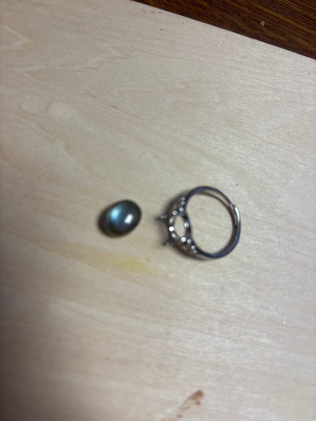 Customer photo review of Bague "Amara" en Labradorite